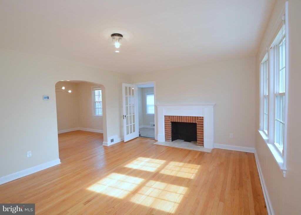 2441 N Mckinley St - Photo 5 of 22