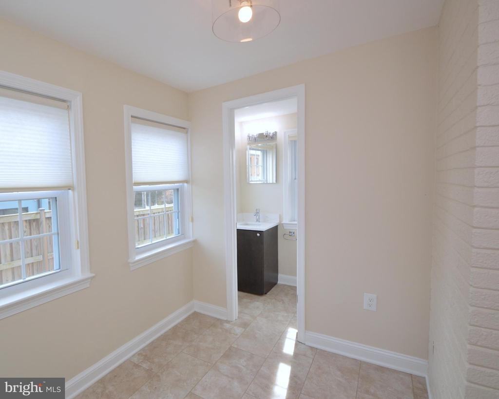 2441 N Mckinley St - Photo 6 of 22