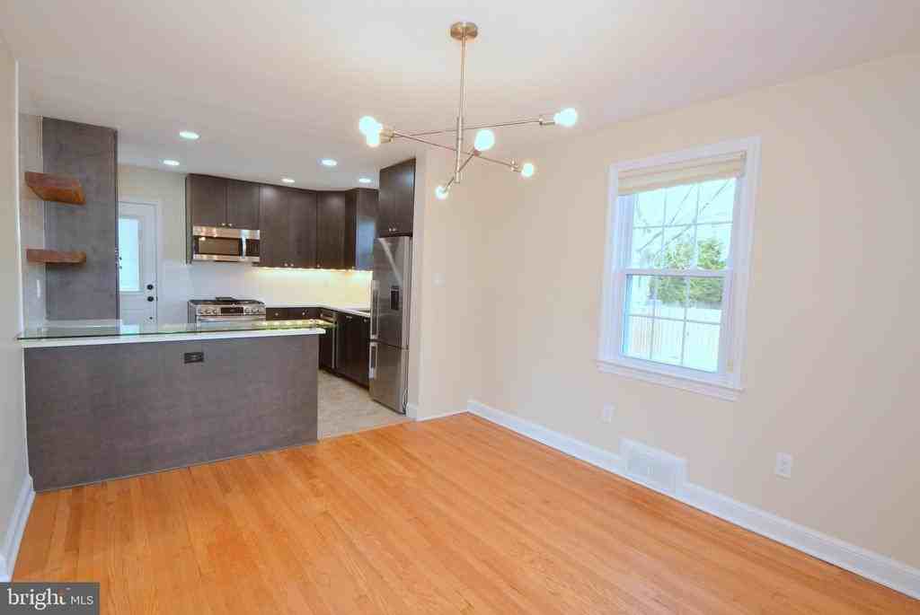 2441 N Mckinley St - Photo 7 of 22