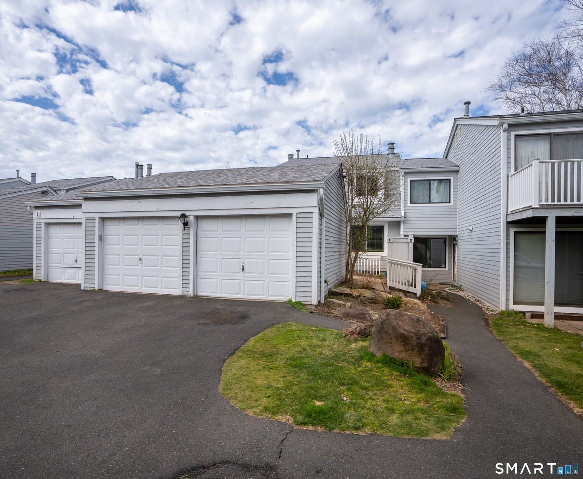 6 Peddlars Dr - Photo 2 of 34