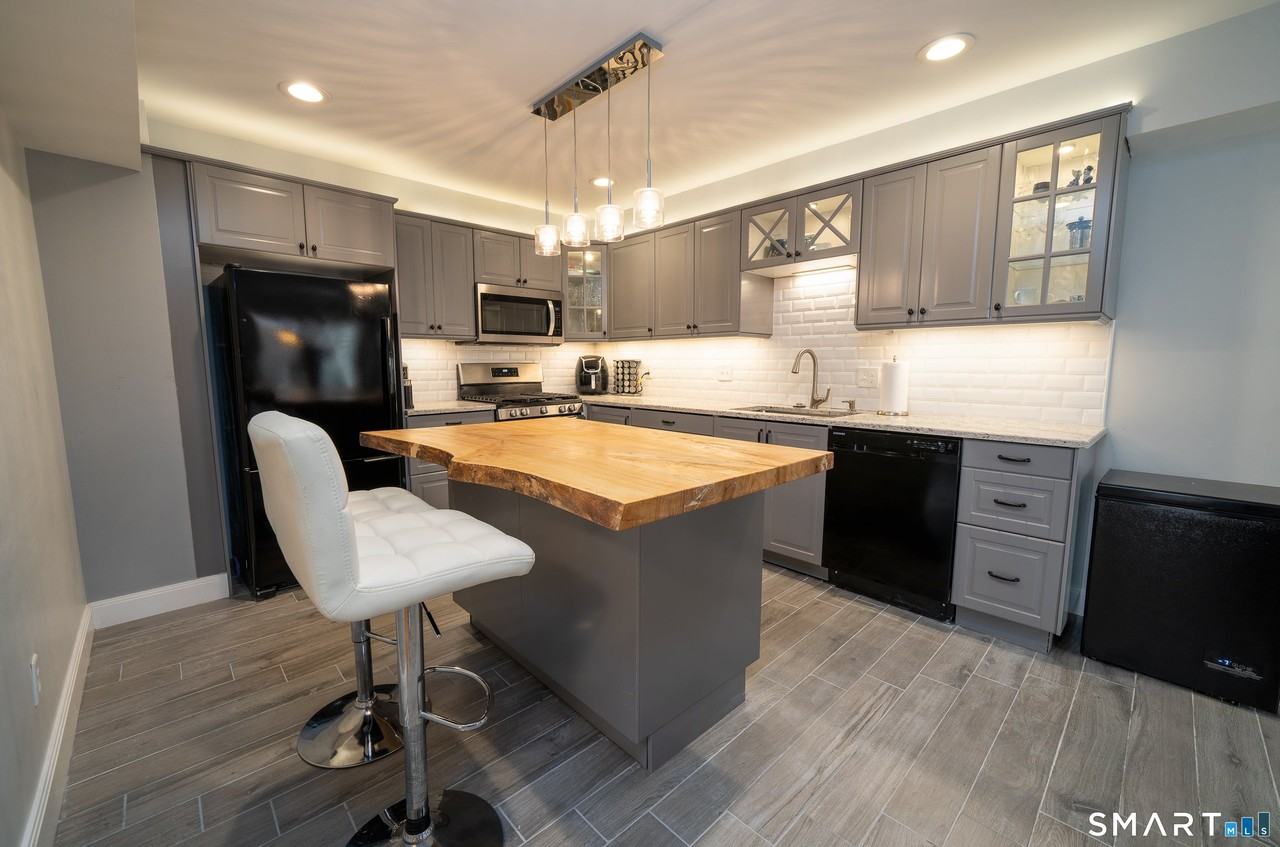 6 Peddlars Dr - Photo 3 of 34
