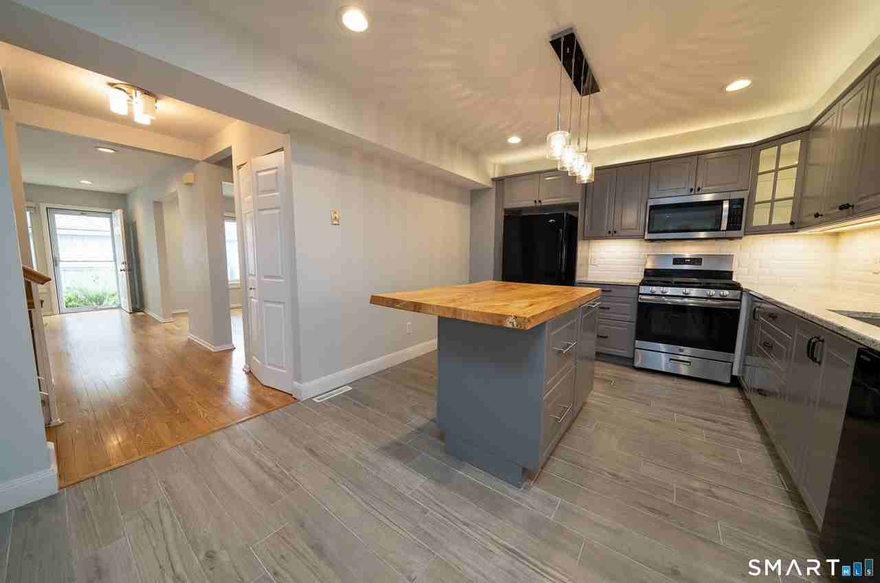 6 Peddlars Dr - Photo 5 of 34