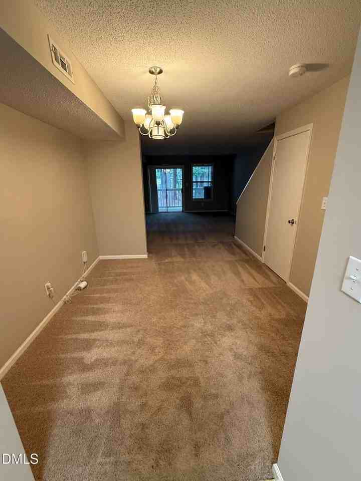 109 Scott Ln - Photo 4 of 11