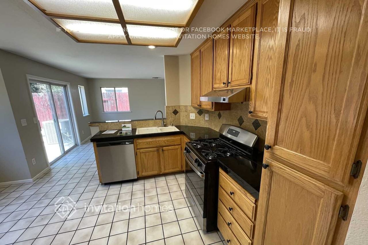 8448 Bramble Bush Cir - Photo 4 of 17