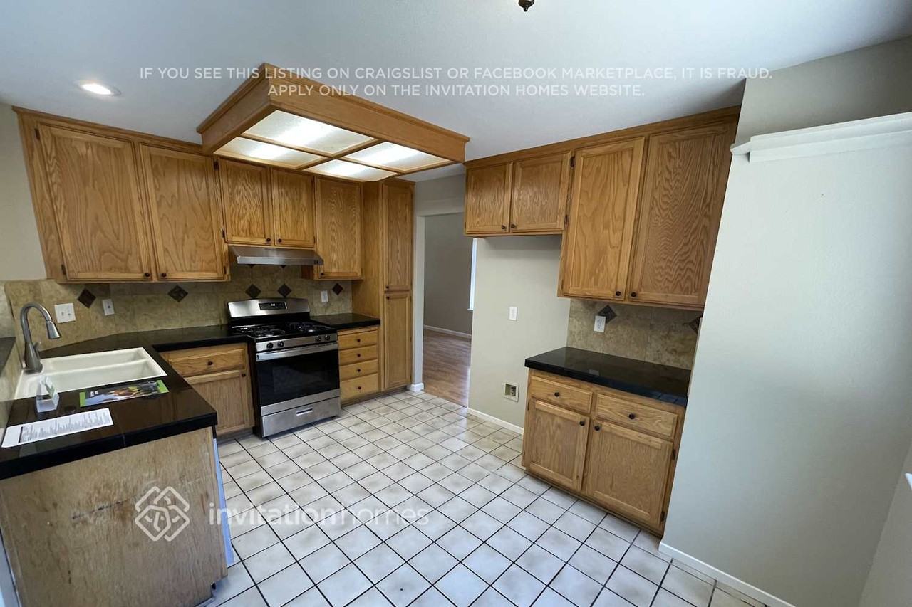 8448 Bramble Bush Cir - Photo 5 of 17