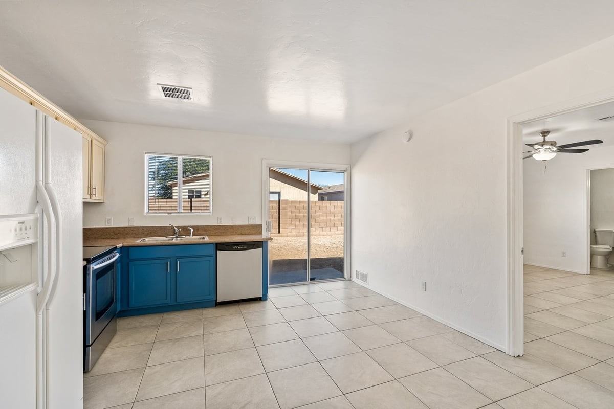 6727 S 5th Ave - Photo 6 of 23