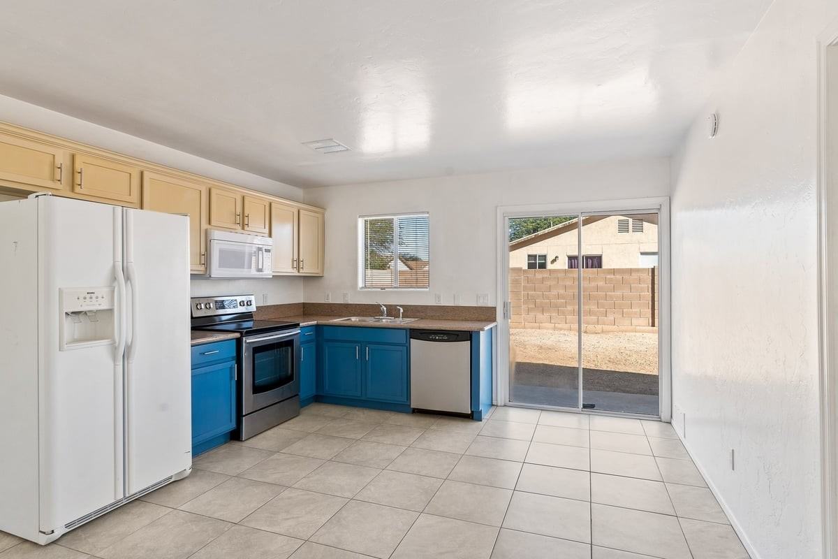 6727 S 5th Ave - Photo 7 of 23