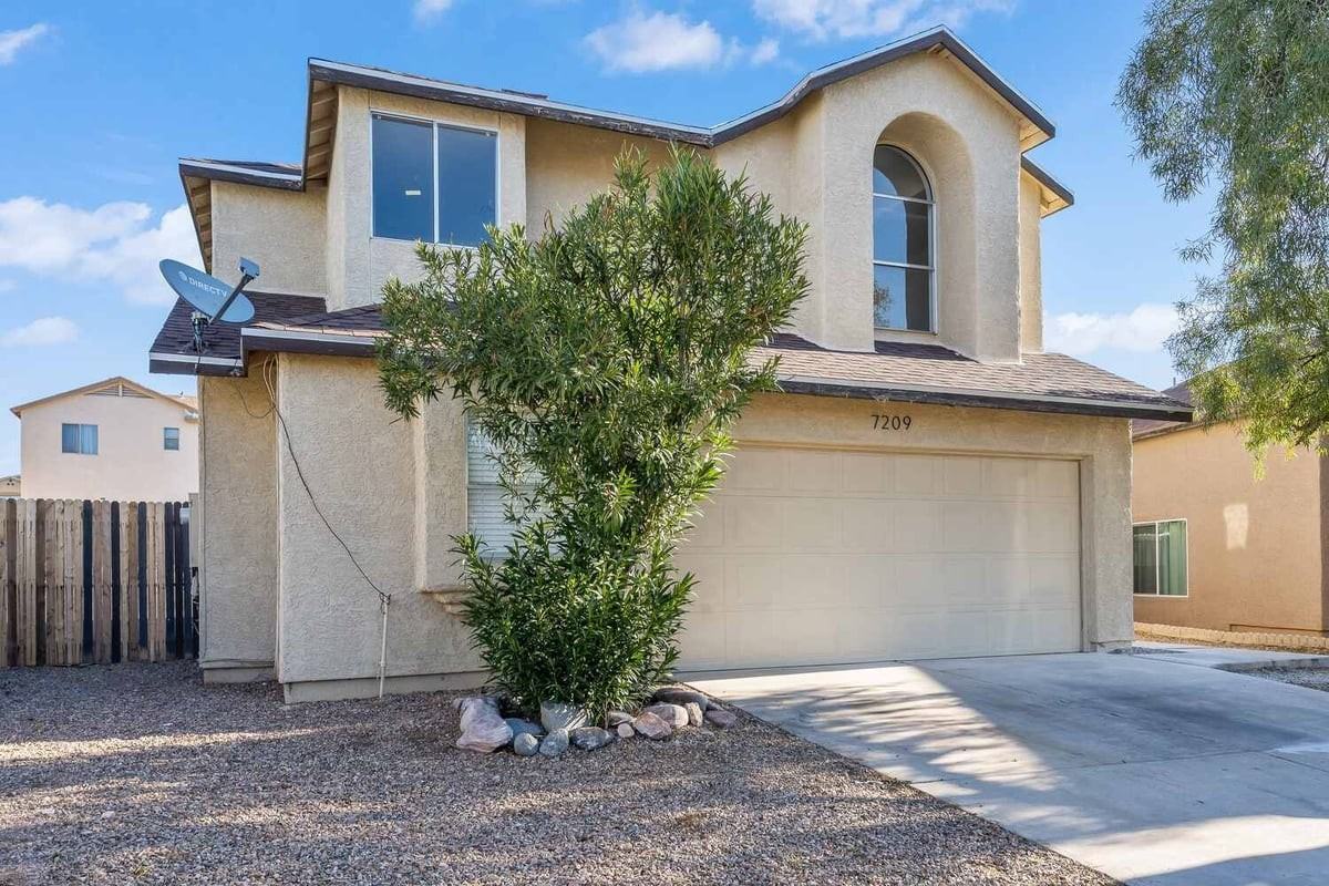 7209 S Avenida Del Nopal - Photo 3 of 33