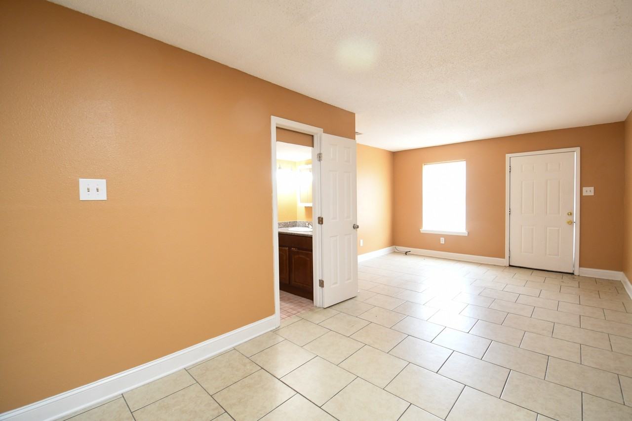 1732 Carrollwood Dr #1 - Photo 3 of 8