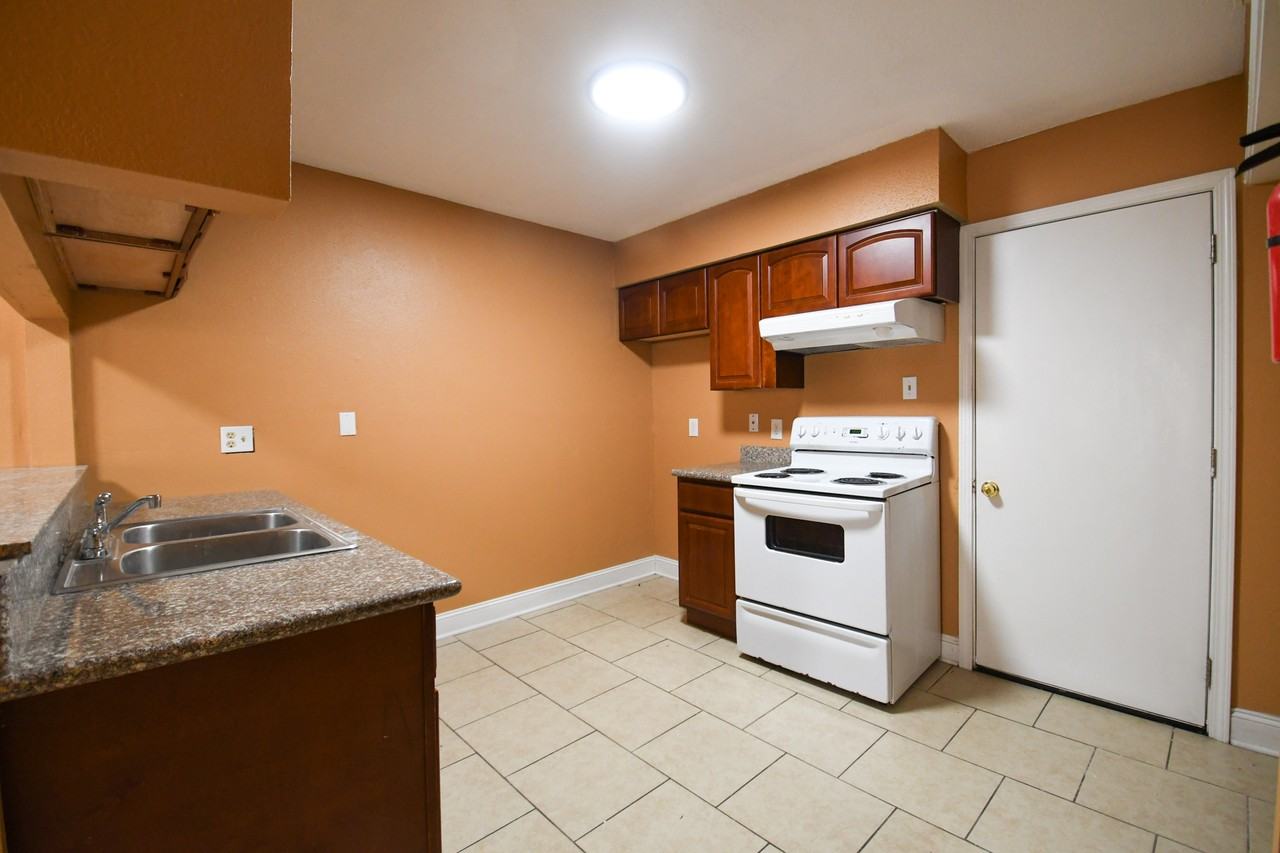 1732 Carrollwood Dr #1 - Photo 5 of 8