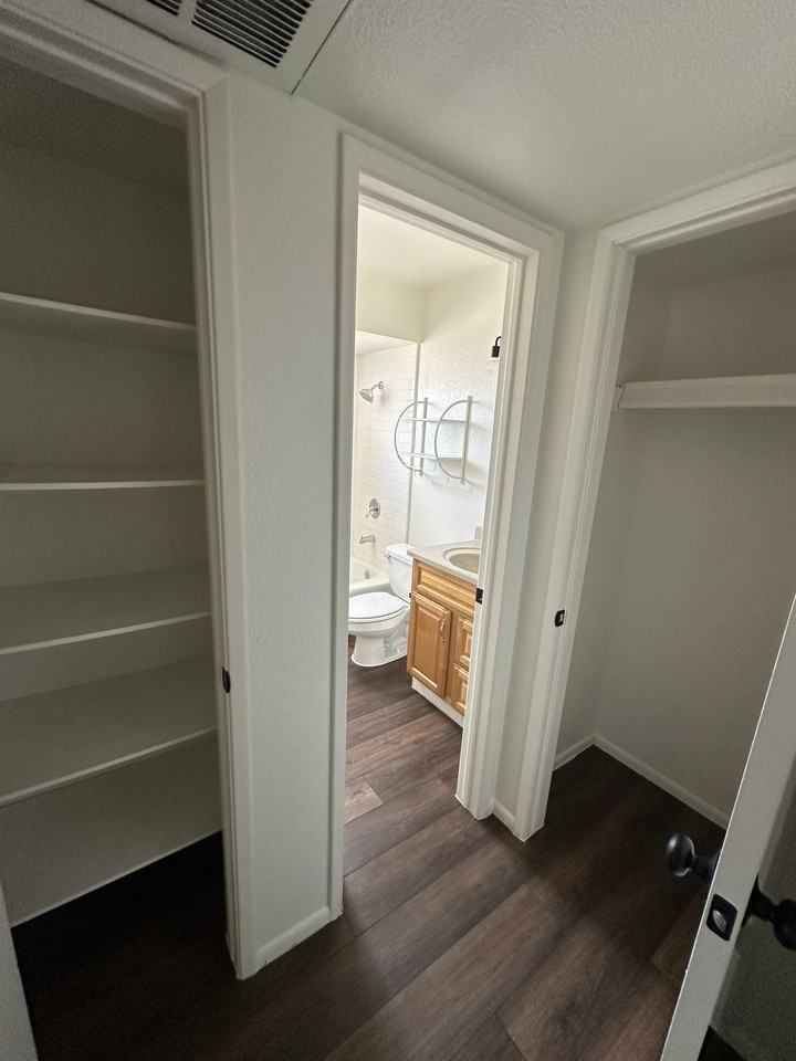1518 W 5th St #1 - Photo 4 of 10
