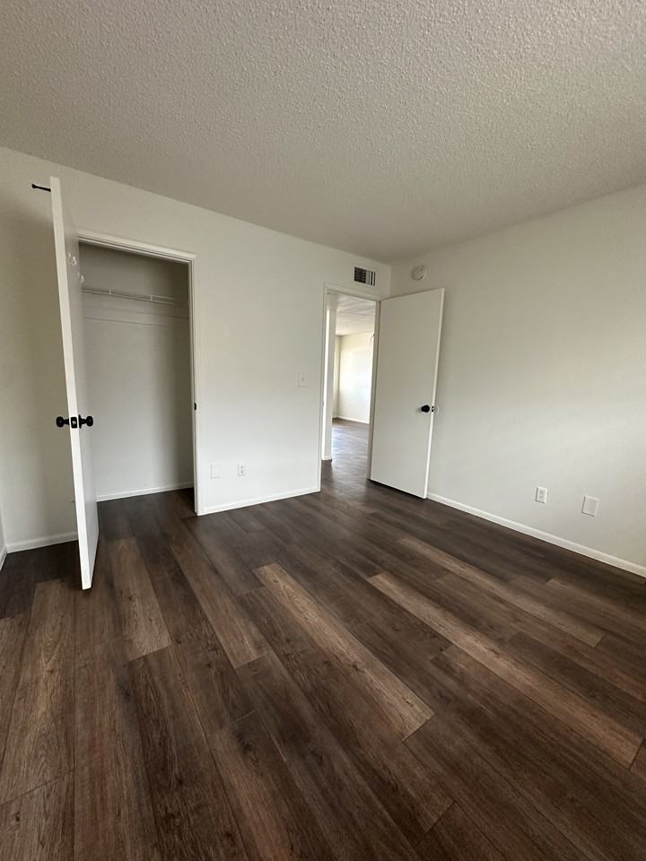 1518 W 5th St #1 - Photo 5 of 10