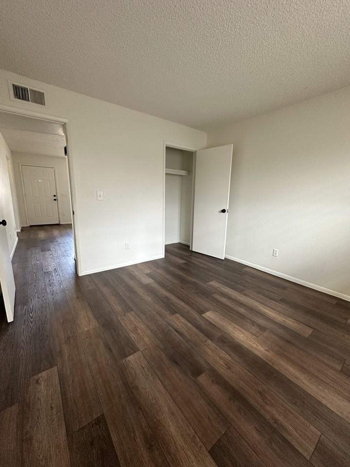 1518 W 5th St #1 - Photo 6 of 10