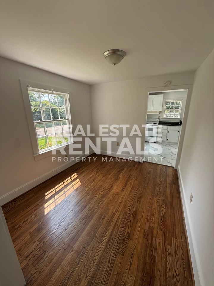 1224 Robinson Ave #1 - Photo 2 of 10
