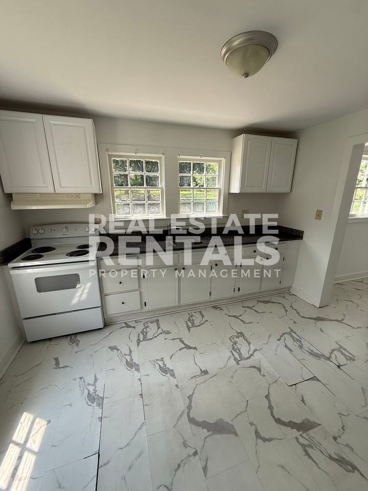 1224 Robinson Ave #1 - Photo 4 of 10