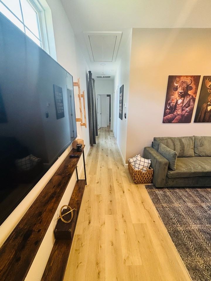 505 Sparella St #B - Photo 2 of 13