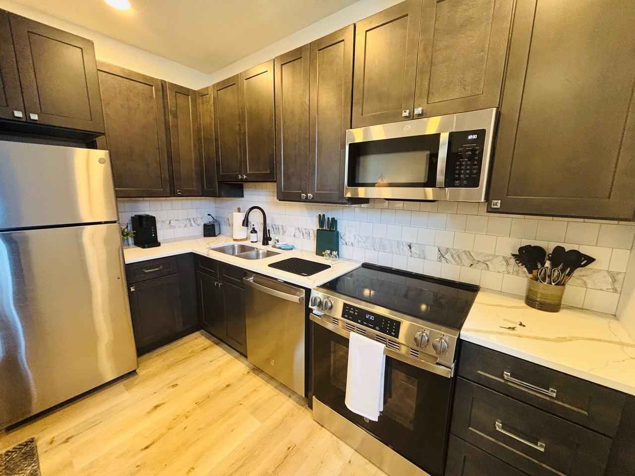 505 Sparella St #B - Photo 5 of 13