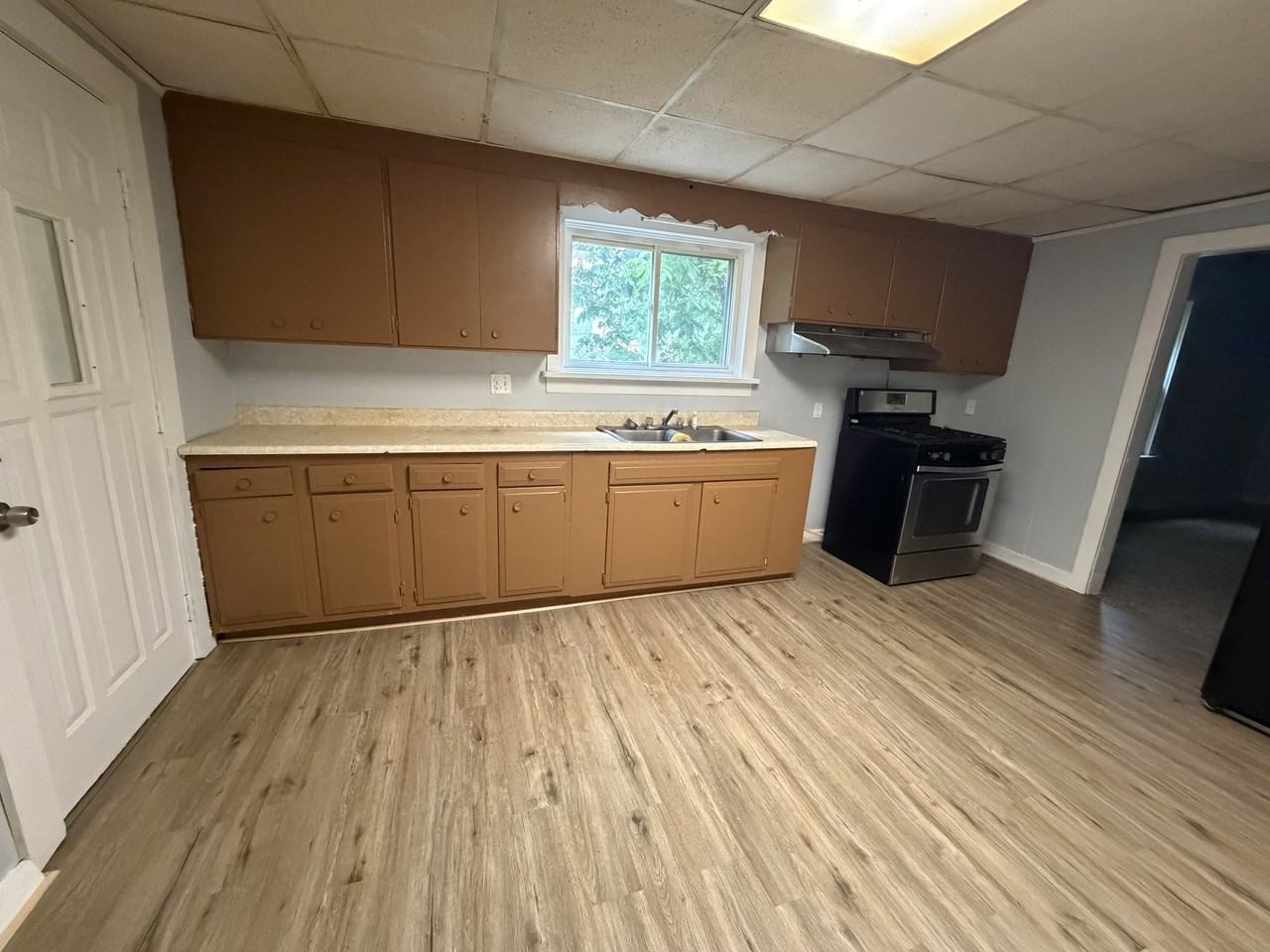 658 Bay St-Down #DOWN - Photo 3 of 8