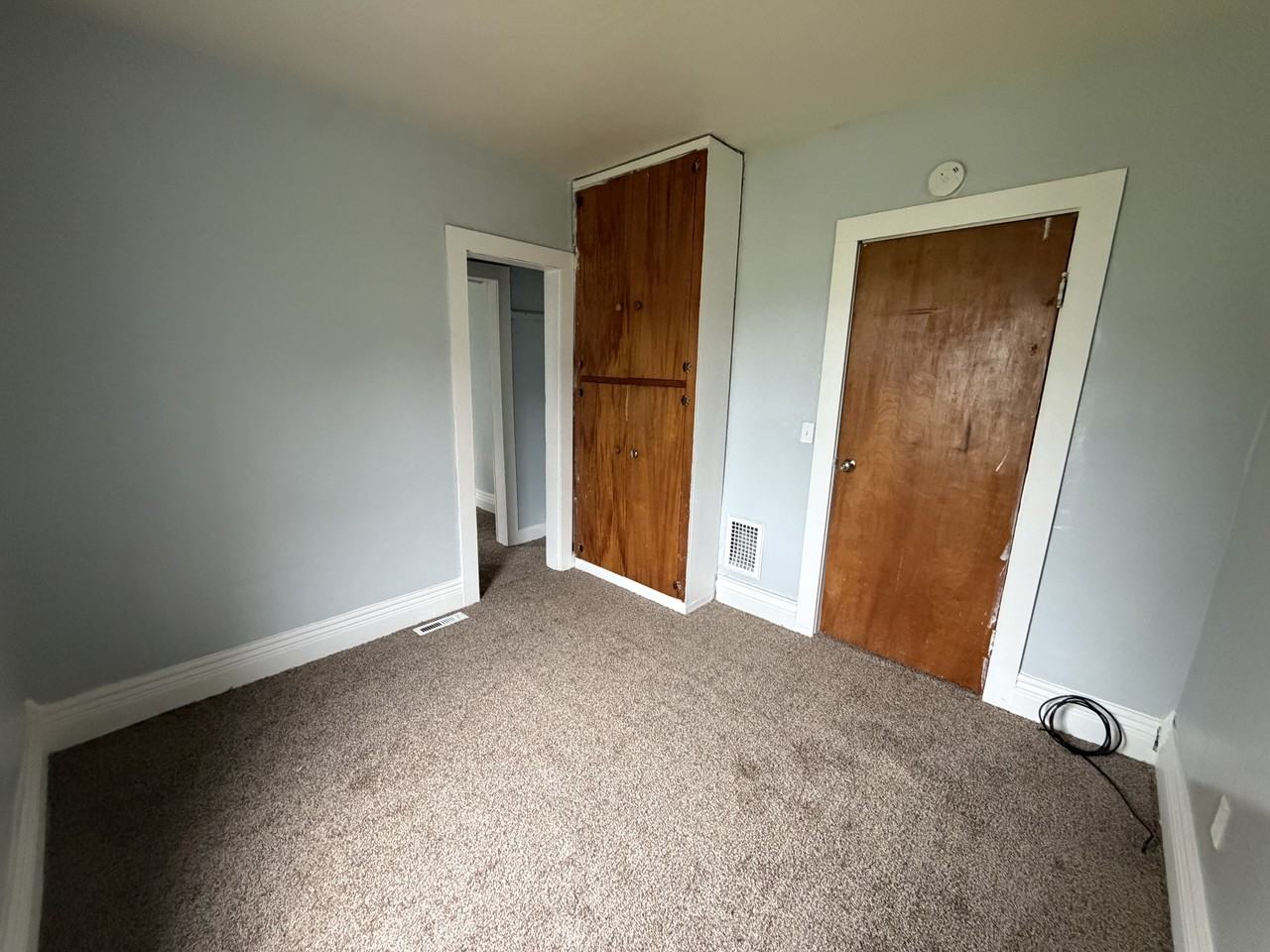 658 Bay St-Down #DOWN - Photo 5 of 8