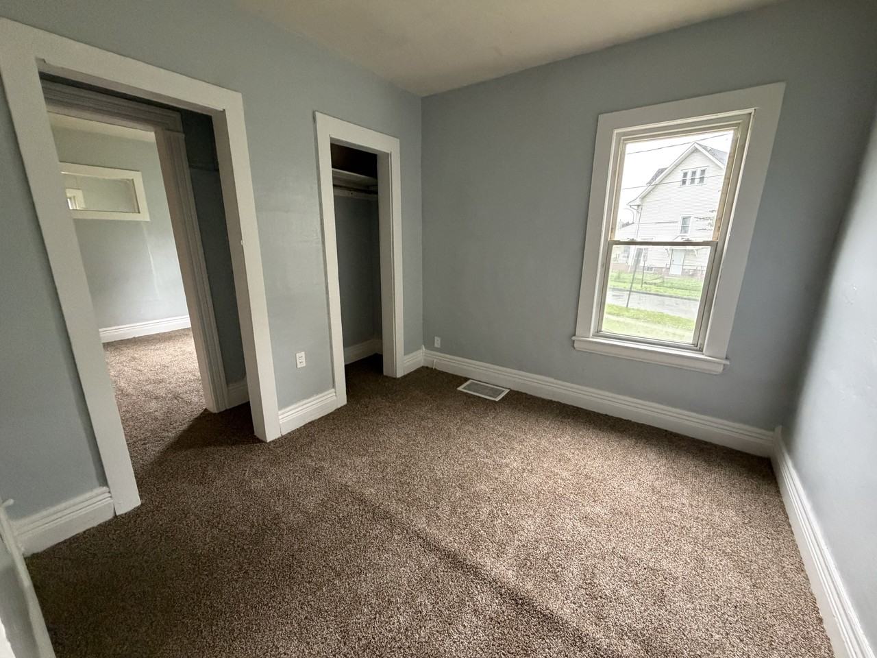 658 Bay St-Down #DOWN - Photo 6 of 8