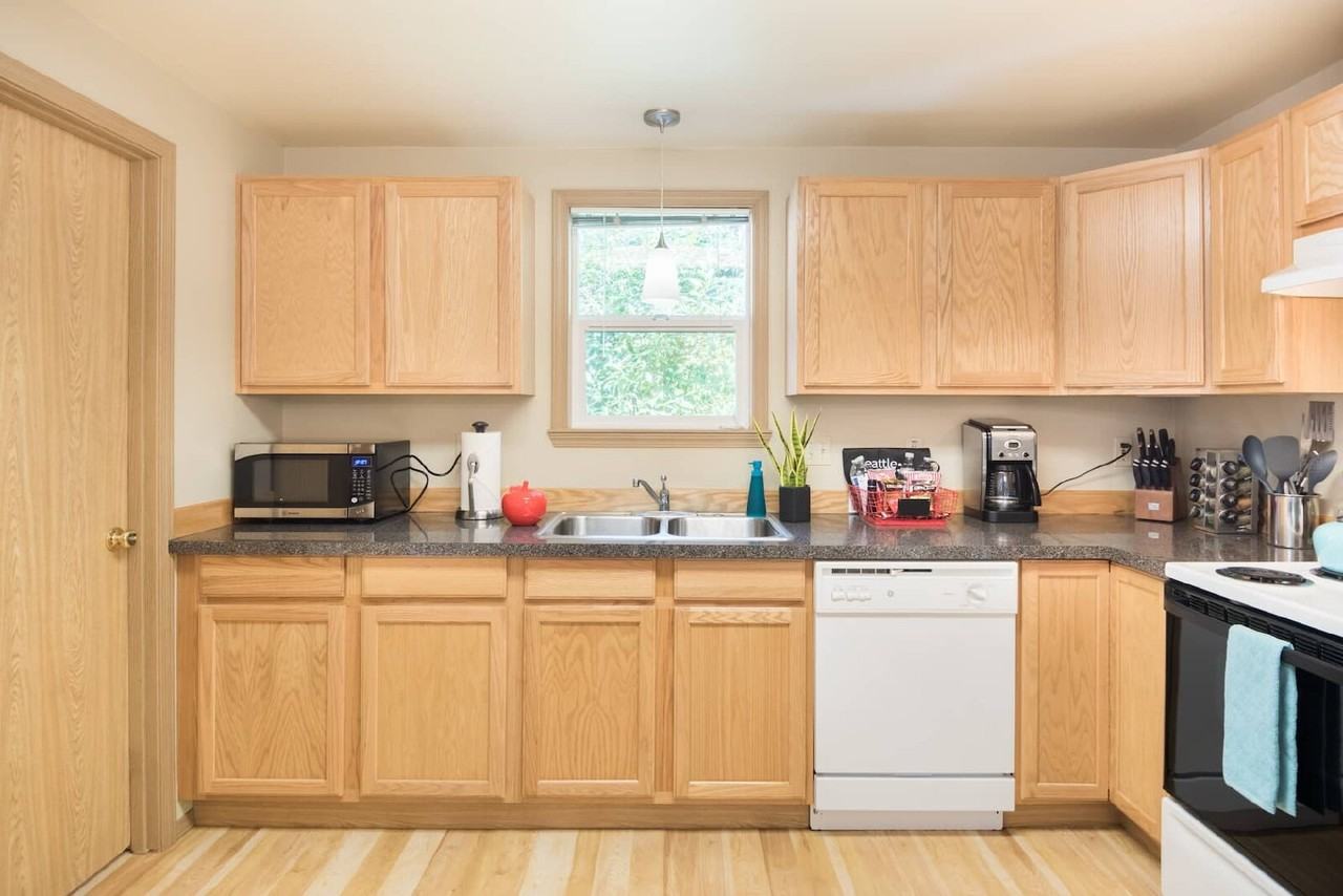 5570 1/2 Canfield Pl N - Photo 4 of 14