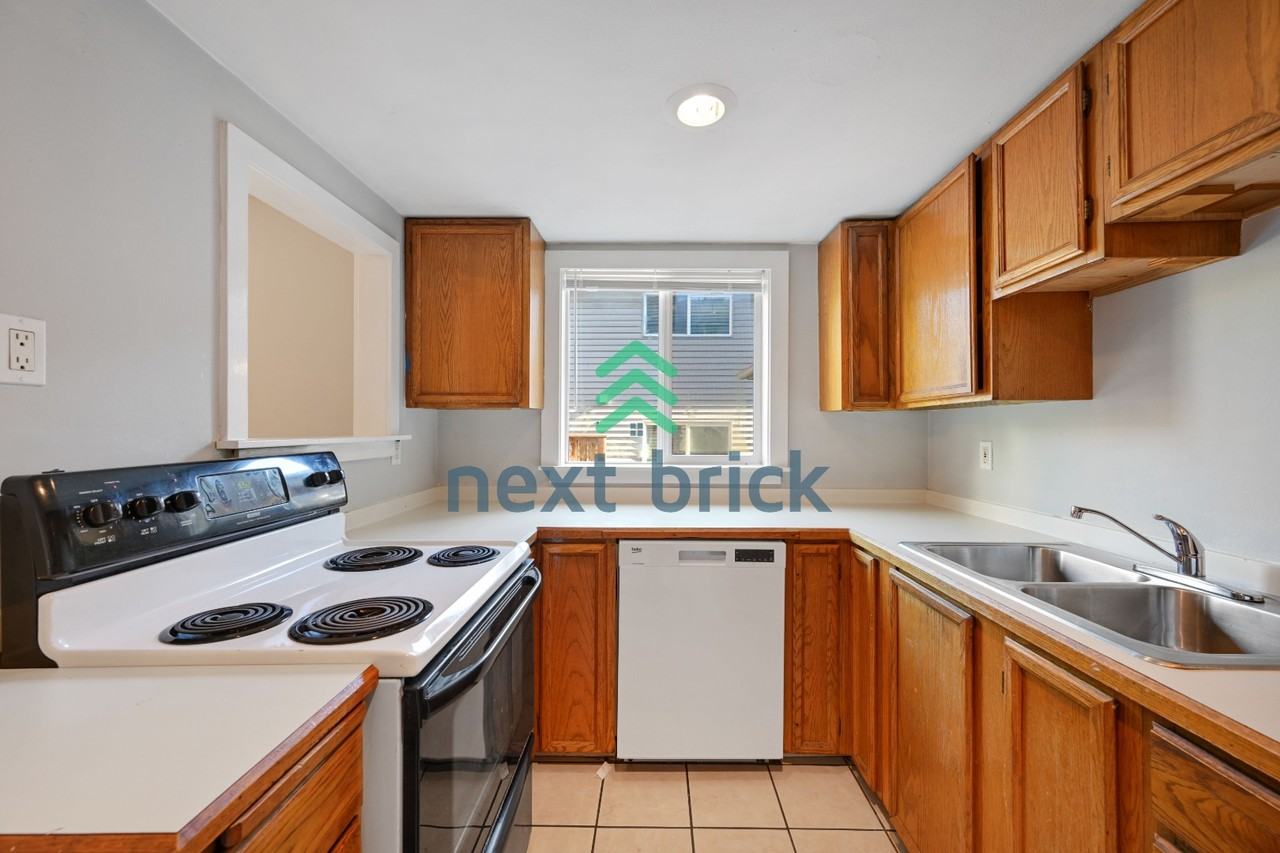2243 14th Ave W #B - Photo 4 of 16