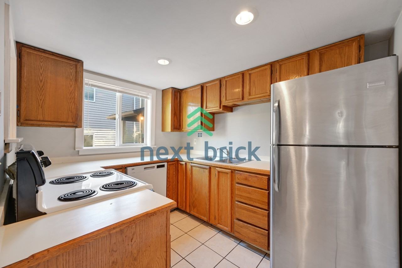 2243 14th Ave W #B - Photo 5 of 16