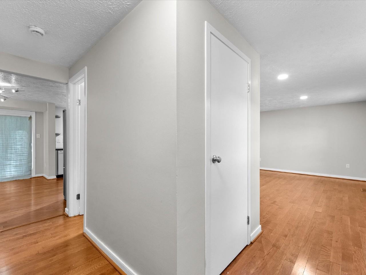 3513 Castlebury Dr - Photo 4 of 38