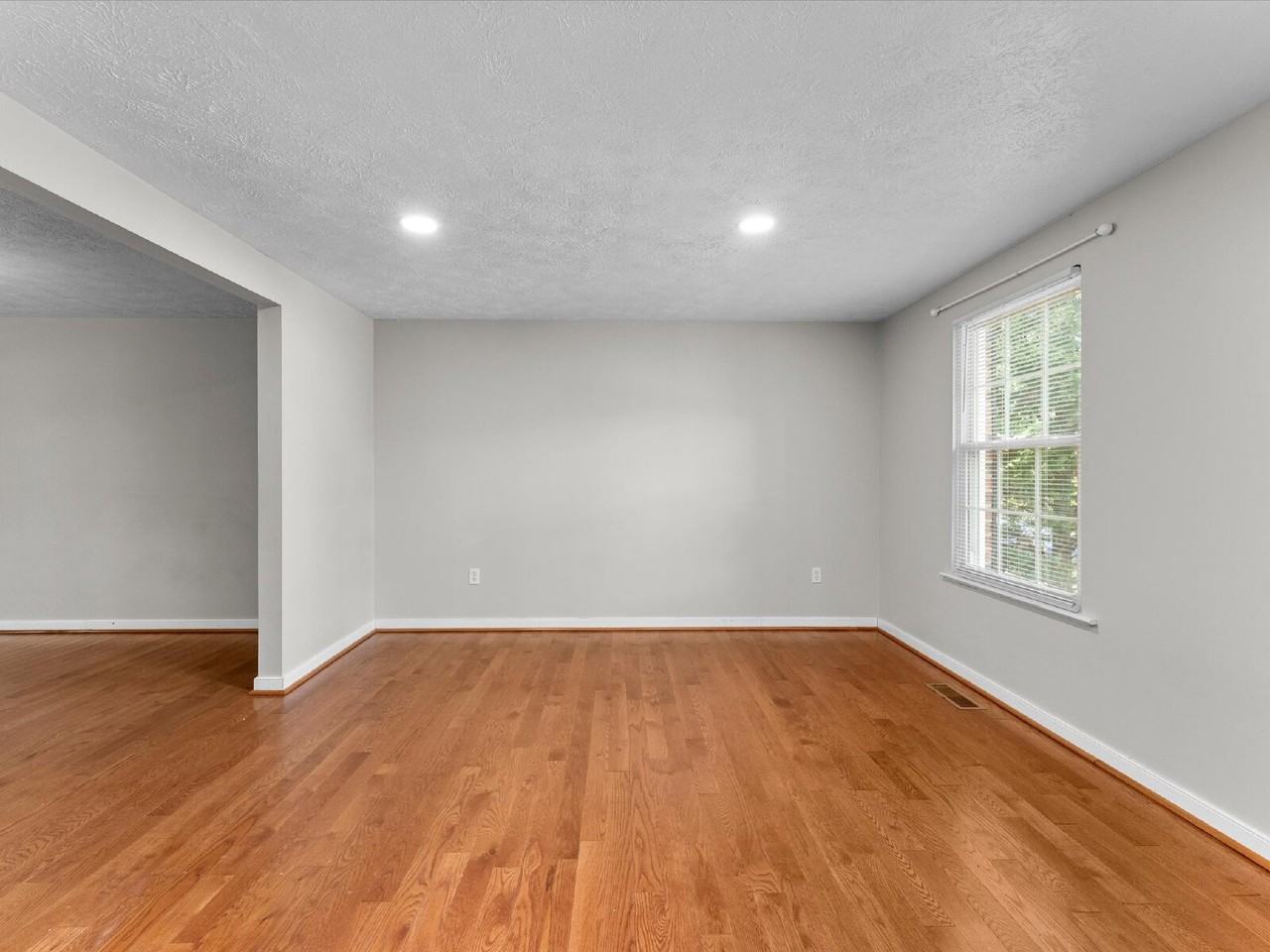 3513 Castlebury Dr - Photo 6 of 38