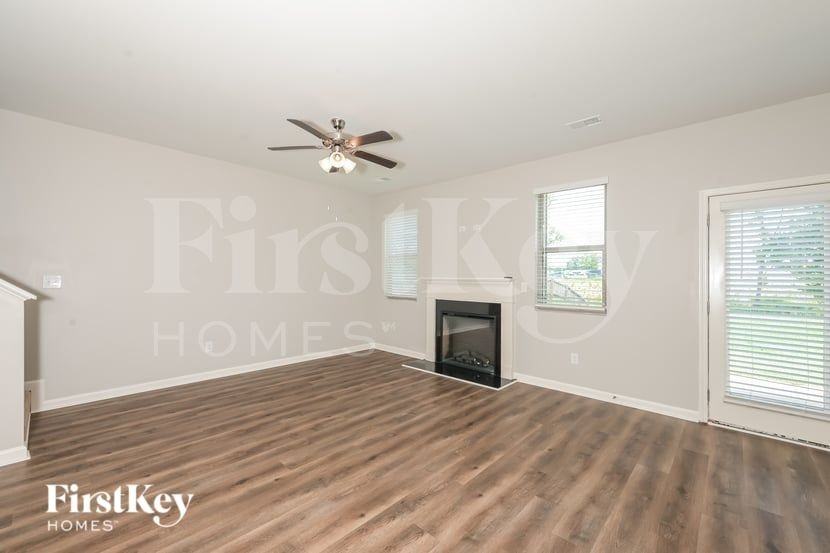 2027 Massey Ln - Photo 2 of 19