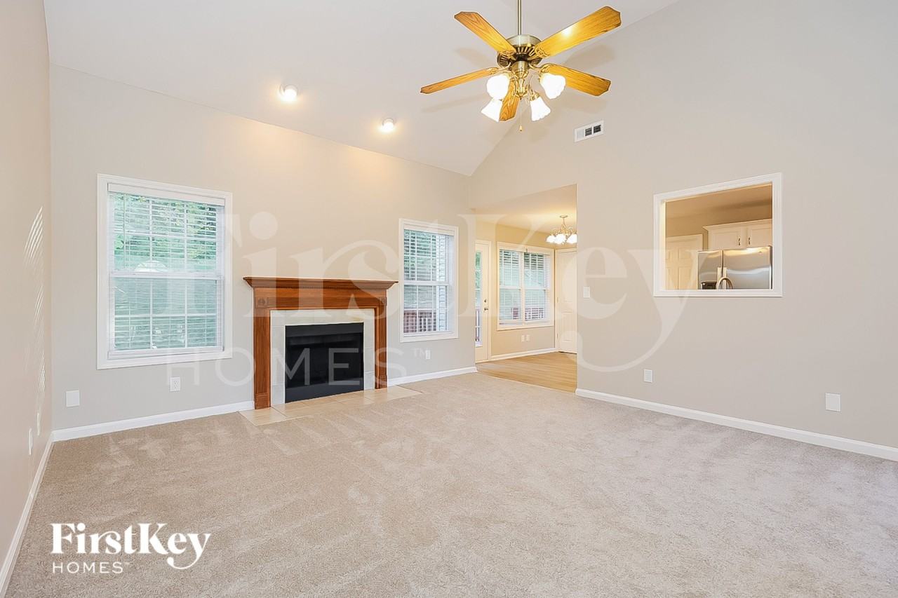2544 Killarney Ct - Photo 2 of 15