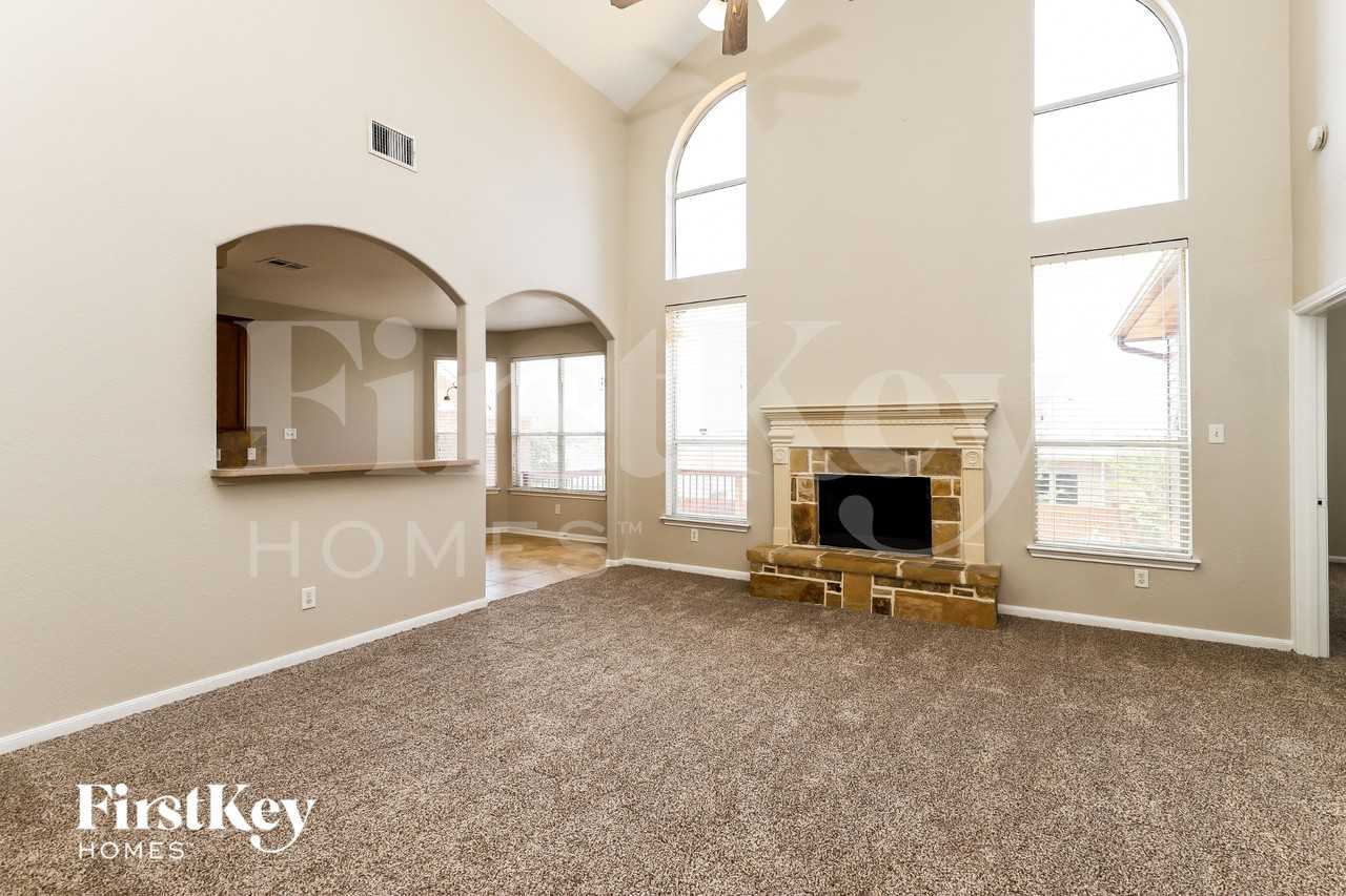 2225 Crary Mdw - Photo 3 of 16