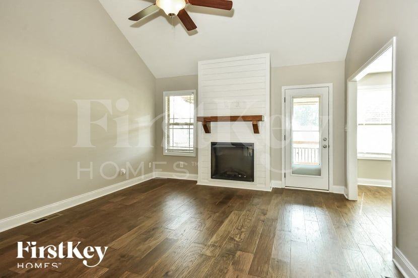 1337 Harmon Ln - Photo 4 of 15