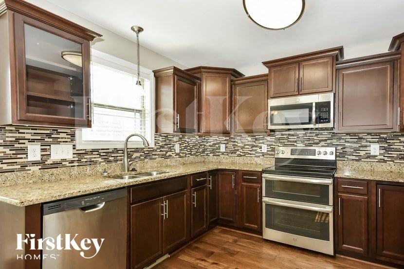 1337 Harmon Ln - Photo 6 of 15