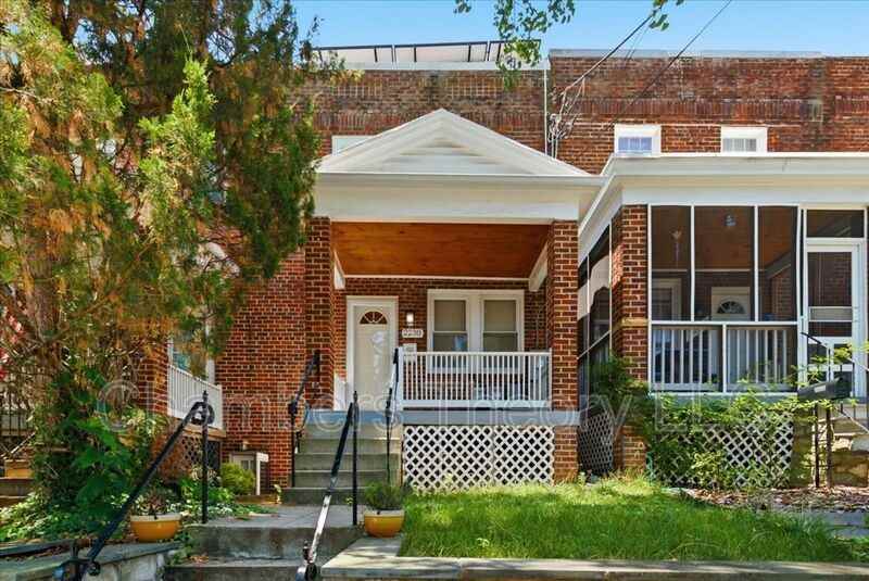2230 Observatory Pl Nw - Photo 3 of 40