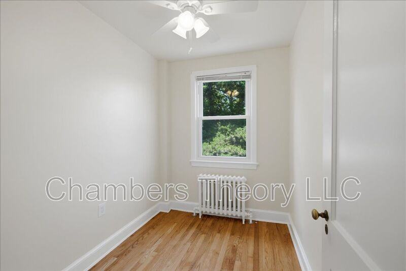 2230 Observatory Pl Nw - Photo 7 of 40