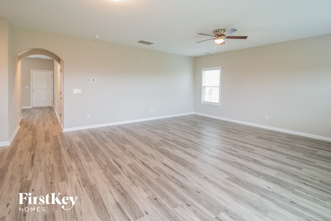 146 Clydesdale Cir - Photo 4 of 15