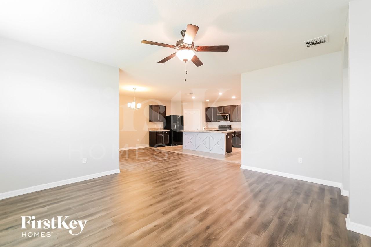211 Bella Dr - Photo 3 of 19