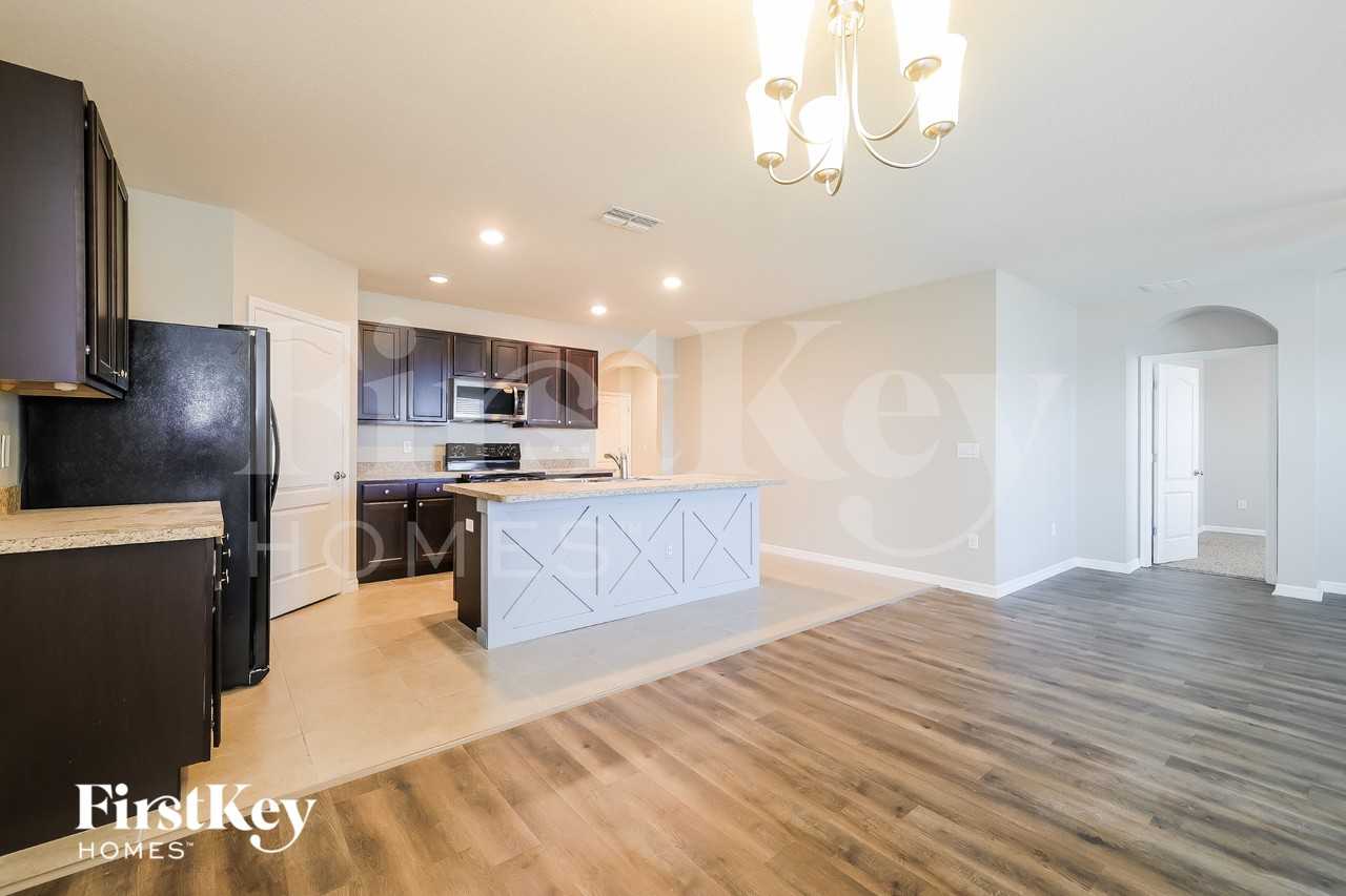 211 Bella Dr - Photo 5 of 19