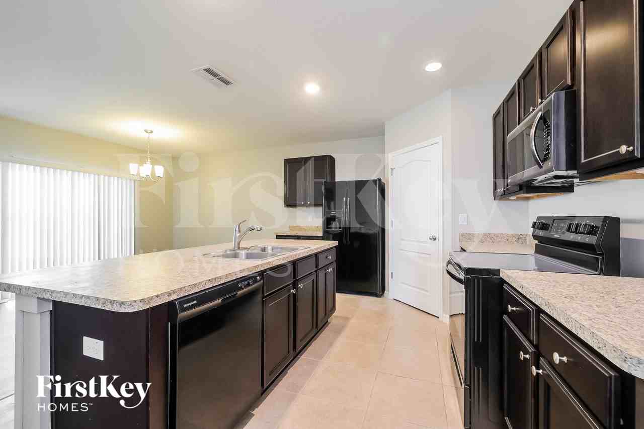 211 Bella Dr - Photo 7 of 19