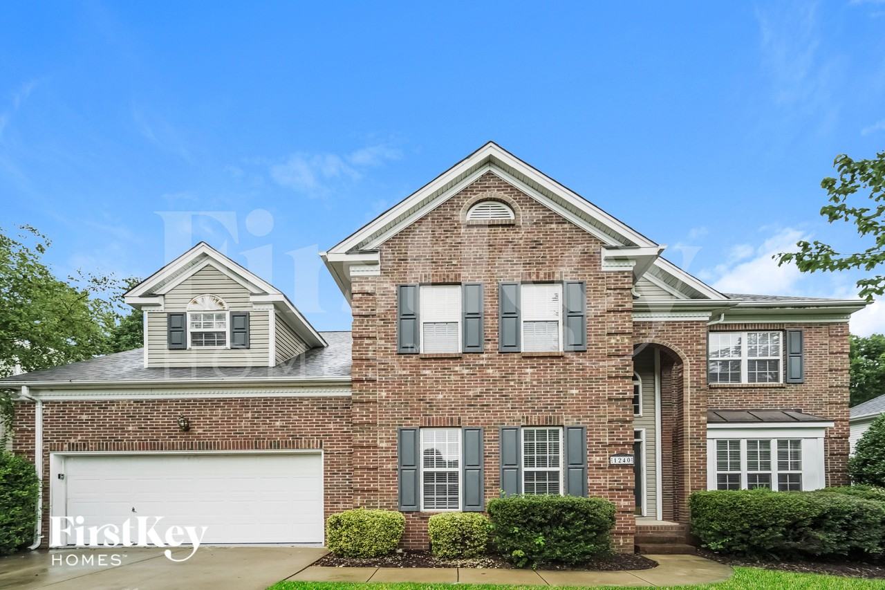 1240 Blackstone Ct Nw - Photo 3 of 16