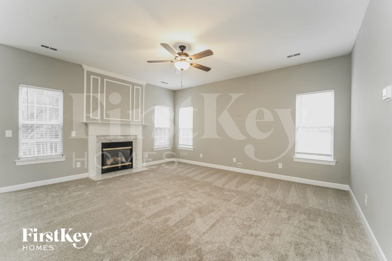 1240 Blackstone Ct Nw - Photo 4 of 16