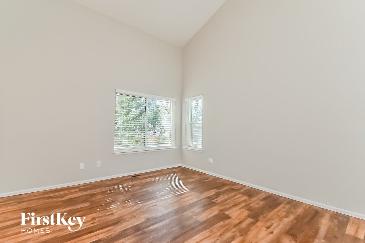 4663 Bittercreek Dr - Photo 2 of 15