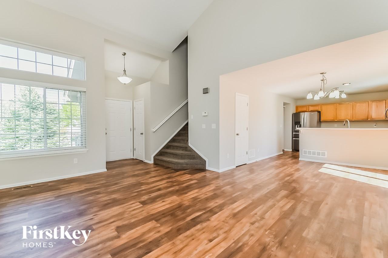 4663 Bittercreek Dr - Photo 3 of 15