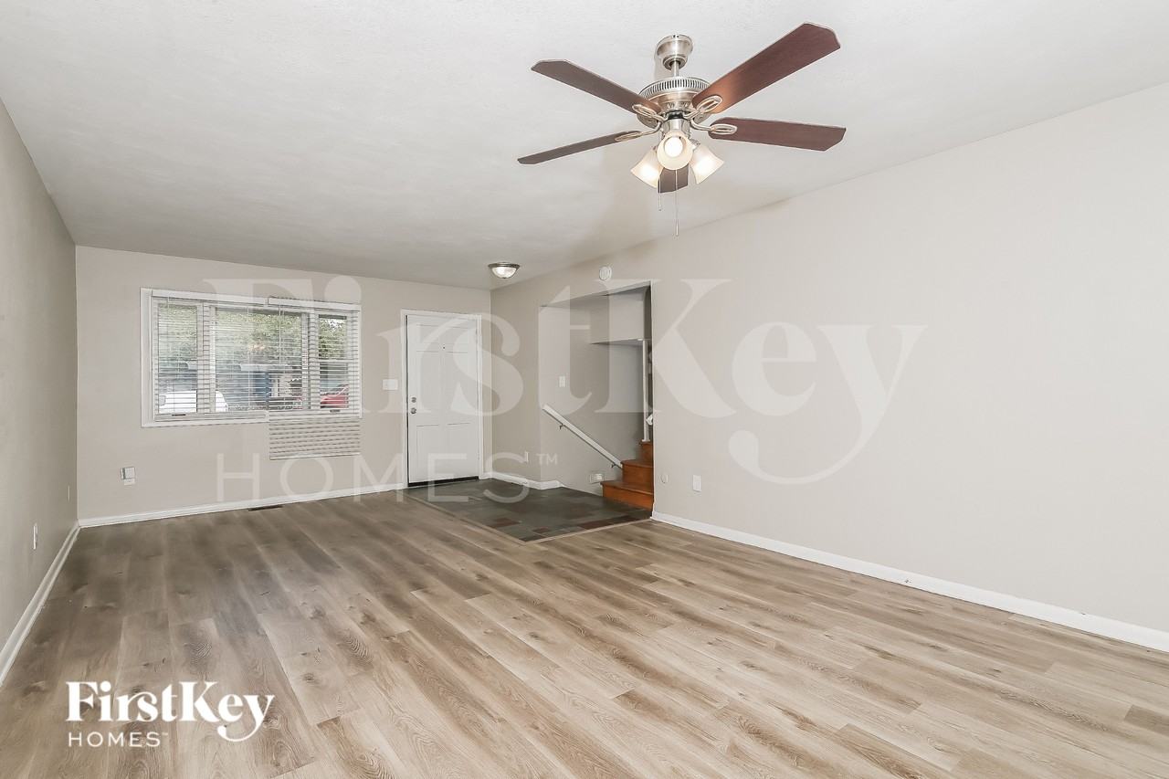 1798 Maple Ave - Photo 3 of 16