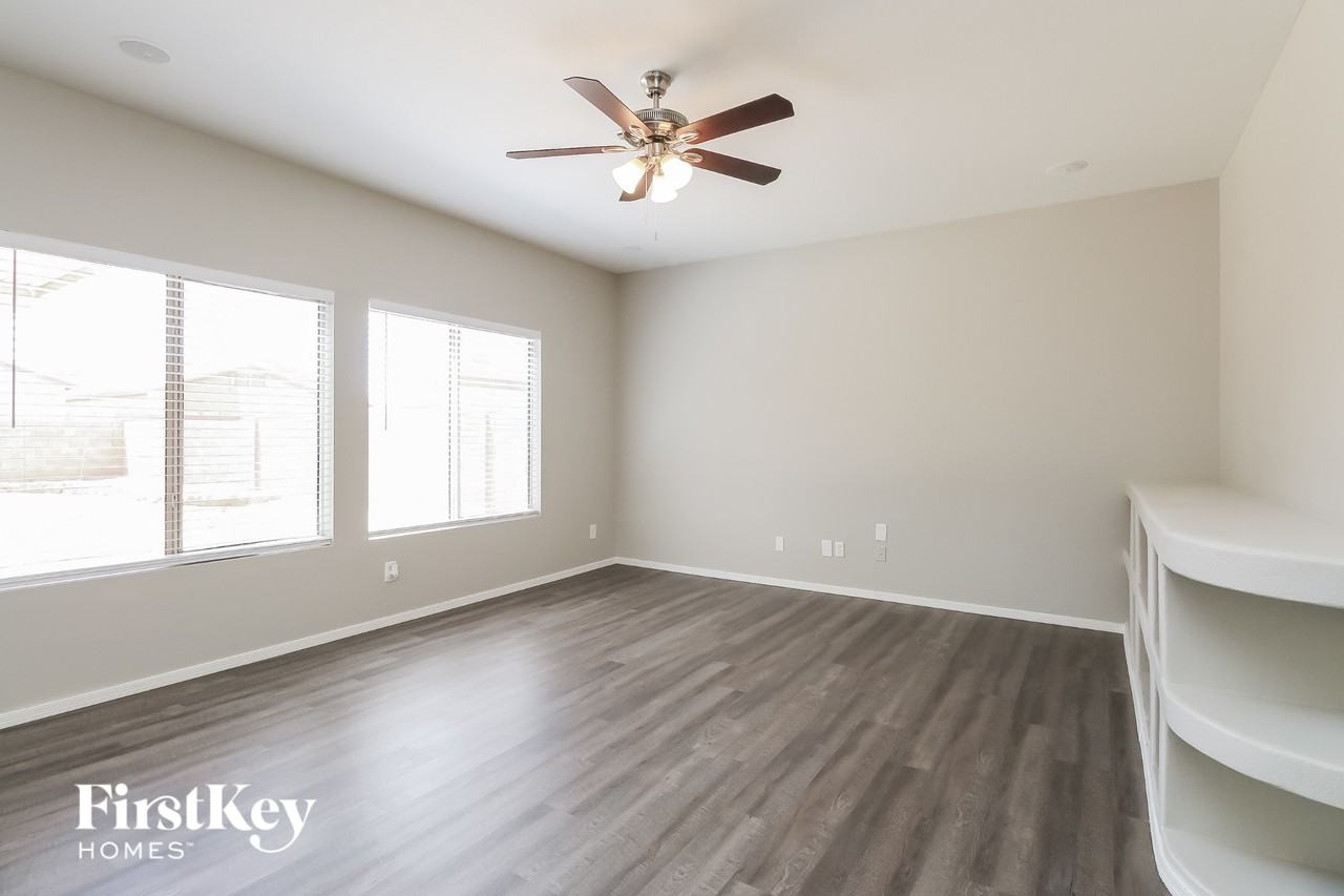 751 E Drifter Pl - Photo 2 of 15