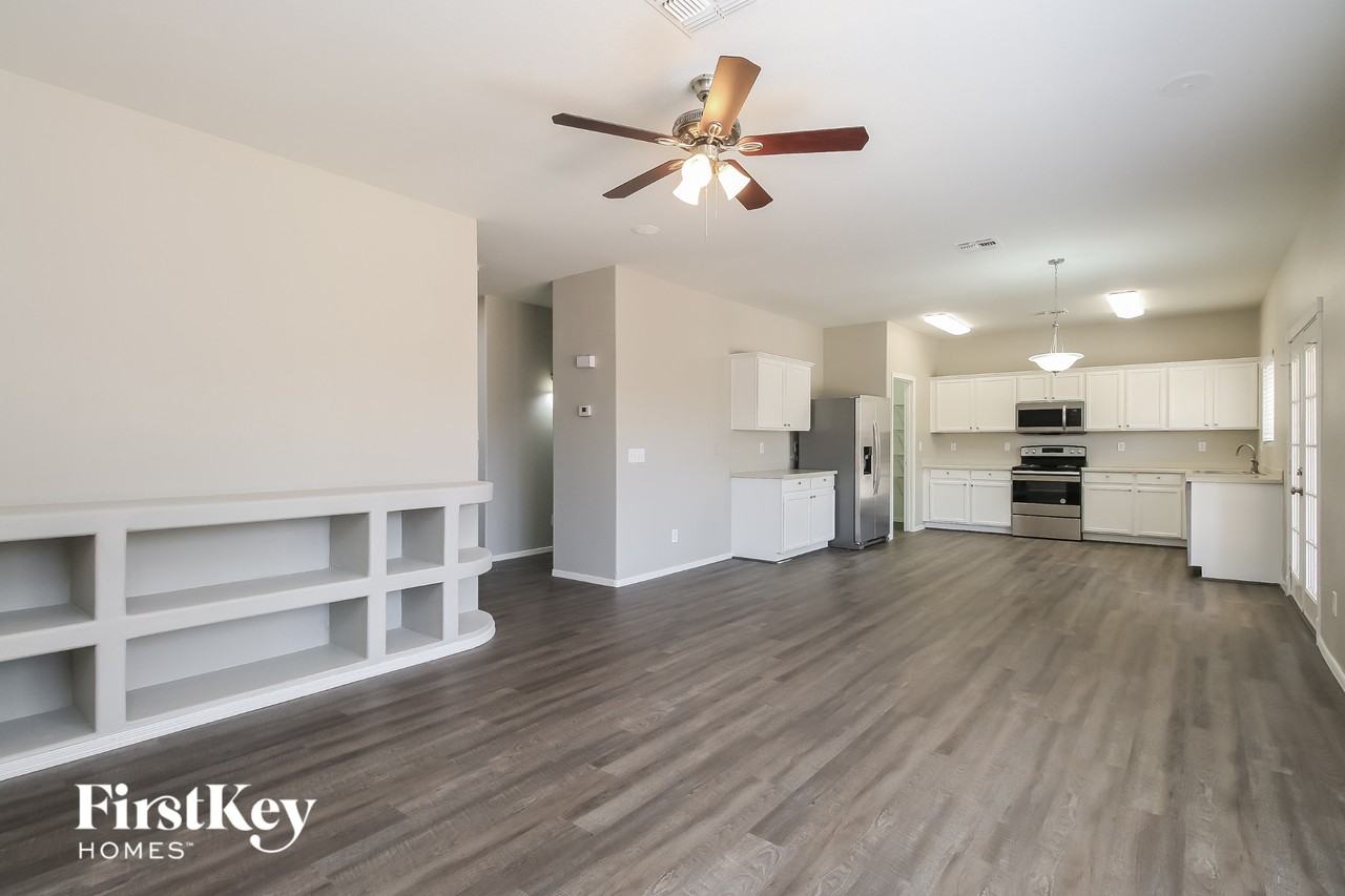 751 E Drifter Pl - Photo 3 of 15