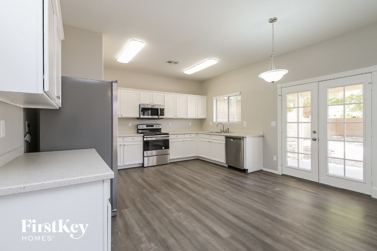 751 E Drifter Pl - Photo 4 of 15