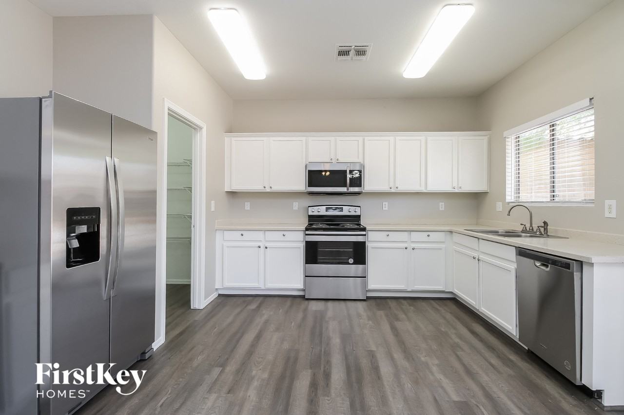 751 E Drifter Pl - Photo 5 of 15