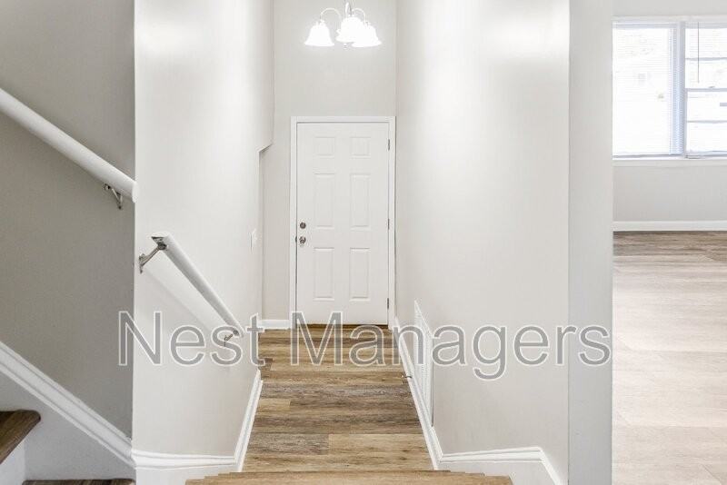 1089 Essex Pl - Photo 4 of 30